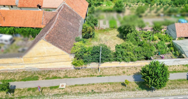 Teren intravilan și șură pentru proiect Barn House