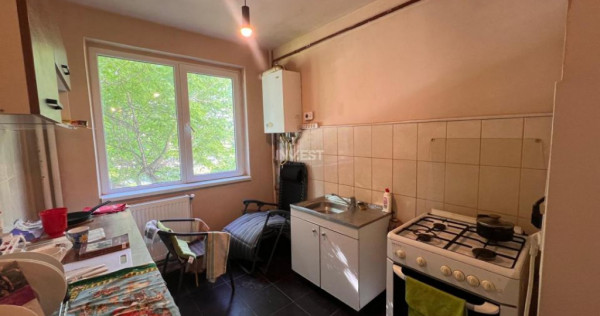 Apartament 4 camere-etaj 1-90 mp-Podu Ros-sens giratoriu
