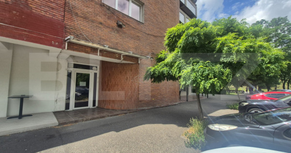 Spatiu comercial de vanzare, 48.59 mp, Micro 16