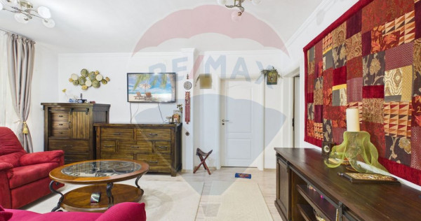 Oportunitate - 2 Apartamente 4 + 2 camere - Zona 13 Septe...