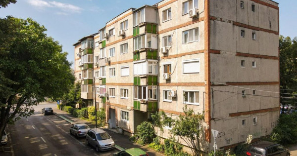 Soarelui - Scoala 30 - 3 Camere, Decomandat, 2 Bai, Etaj ...