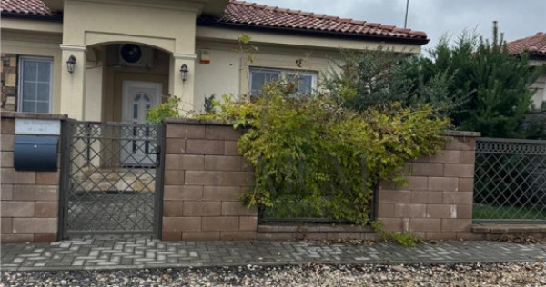 Duplex cochet, zona excelenta, drum asfaltat , toate utilita