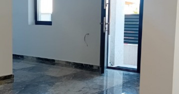 Proprietar vand vila p+1+p curte individuala 5 cam Aparatorii patriei