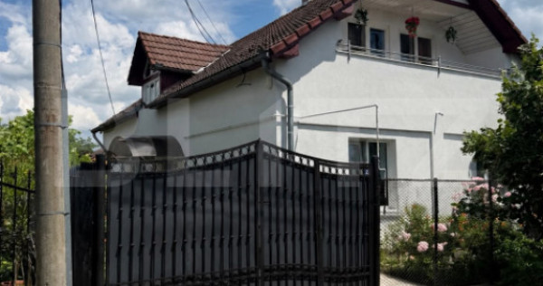 Casă individuală &icirc;n oraș, 130 mp, 400 mp teren, zona Dec