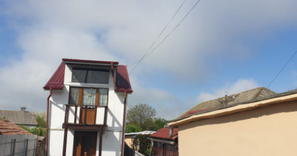 Casă de v&acirc;nzare, 100 mp, locuibila, complet mobilata, zona