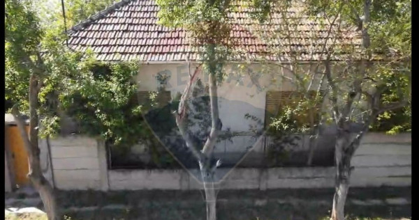 Casă cu gradina mare in Boiu