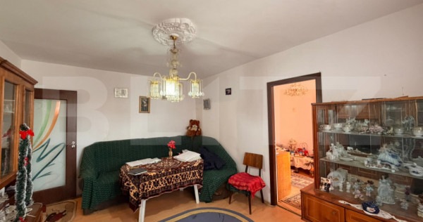 Apartament de 3 camere, semideocomandat, zona Cornitoiu