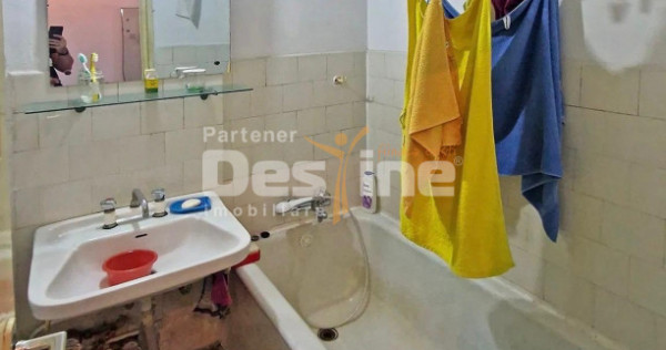 APARTAMENT 3 CAMERE SEMIDECOMANDAT