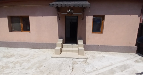 Casa individuala cu 4 camere - zona Crisan | 2 corpuri de cl