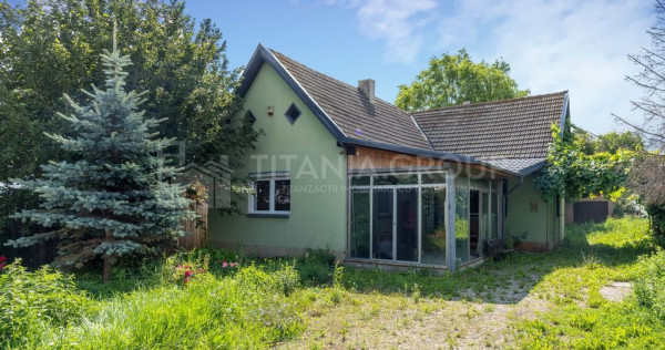 Casă cu teren 2.200 mp și deschidere la DN13 | Zonă mi...
