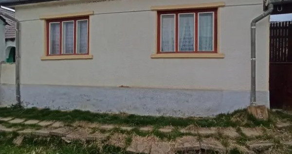 De v&acirc;nzare casă &icirc;n satul Roua (jud. Mureş)