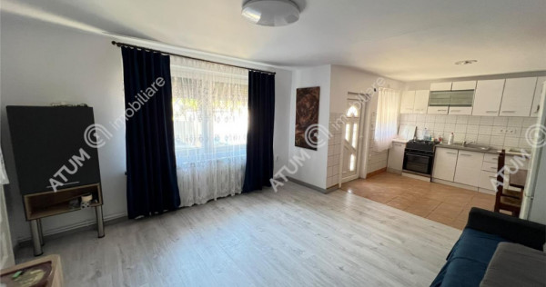 Casa individuala cu 3 camere 3 bucatarii pivnita in Poplaca