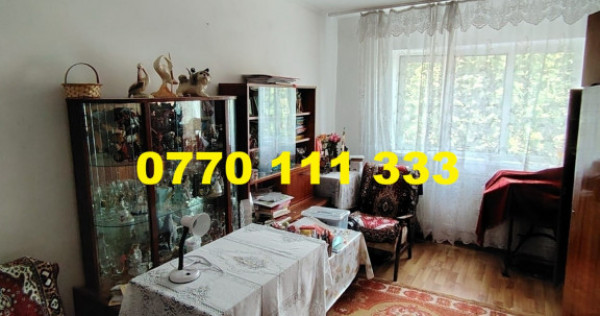 Apartament 3 camere decomandat, zona Calarasilor, etaj 2.