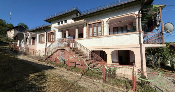 Casă 5 camere, 146 mp, 1100 mp curte, zona Fratostita