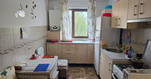 Vand sau Schimb apartament 2 camere decomandat in Deva, etaj 3,