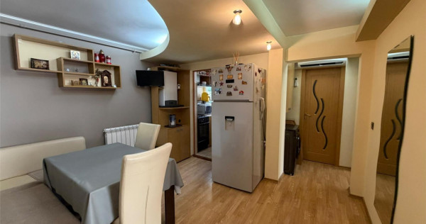 Apartament 3 camere, zona Ultracentrala , etaj 3 cu acoperis