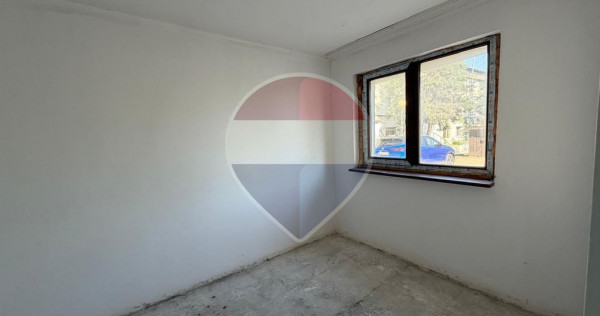 Apartament de renovat cu 3 camere de v&acirc;nzare in Marasesti