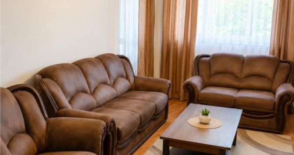 Apartament 3 camere, decomandat, 2 bai, 2 balcoane, loc parc