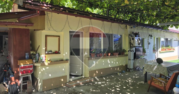 Casă / Vilă cu 4 camere de v&acirc;nzare &icirc;n zona Prelungire...