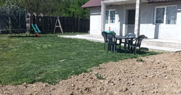 Casă PIETRĂRIE | 2 camere, 70 mp, 400 mp teren, loc de ...