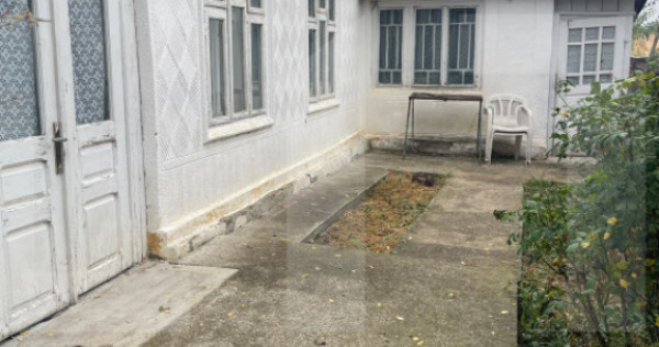 Casa de vanzare, 57 mp, teren 2.209 mp, zona Braești