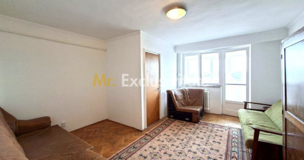 Garsoniera Craiovei etaj intermediar in bloc de apartamente