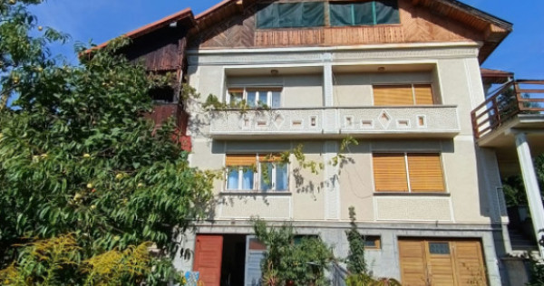 Casă tip duplex de v&acirc;nzare, 181 mp, zona Săsar