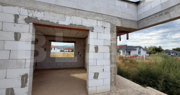 Casă la Roșu pe Dealul Furcilor &ndash; 3 Dormitoare, Subsol,
