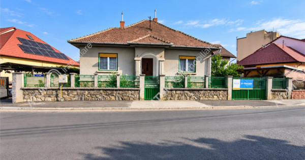 De casa cu 3 camere pivnita garaj si 508 mp teren in Sibiu