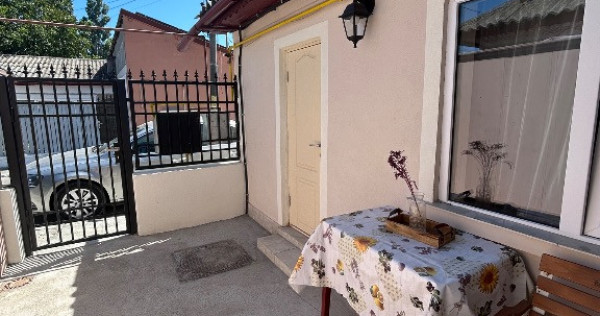 V&acirc;nd casă cu 3 camere &icirc;n cartierul Palas, Constanta