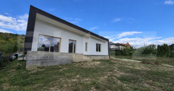 Casa de vanzare, 115 mp, zona Corunca