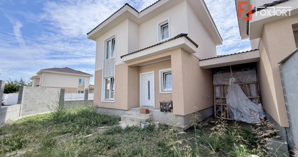 Duplex de vanzare, 4 camere despartit prin garaj - toate uti