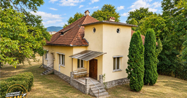 Casa cu istorie,3 camere,potential mansardare,1.840mp teren,