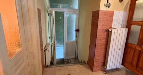 Apartament 3 camere la casa ultracentral str. Eminescu