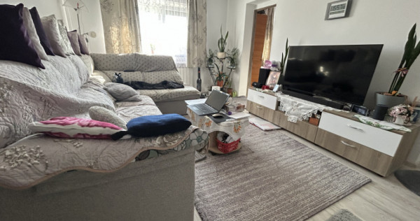 Apartament de vanzare cu 3 camere, la parter - zona Sag