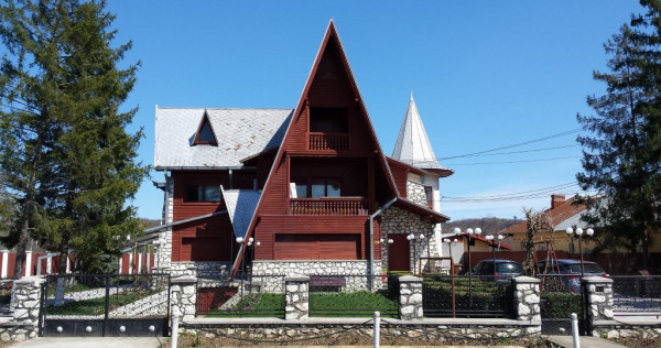 Vila arhitectura deosebita,exteriorul placat lemn marmura, Gageni