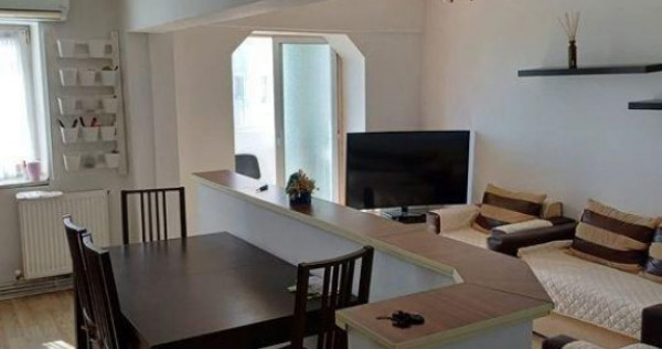 Cora, Bratianu, de inchiriat apartament 3 camere, mobilat, gaze