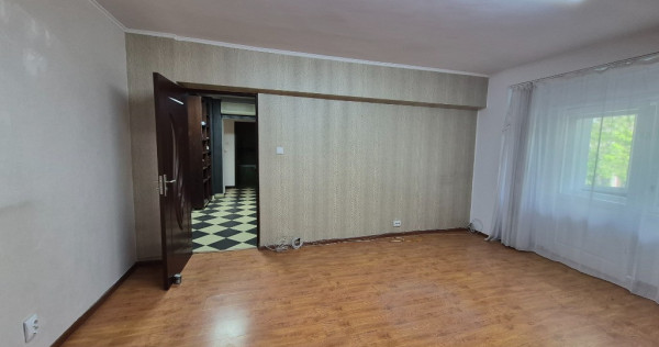 Ofer spre inchiriere apartament 3 camere Decebal