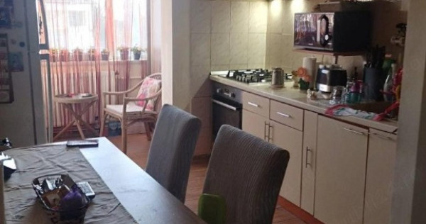 Anda, de vanzare apartament 2 camere, decomandat, gaze, mobilat