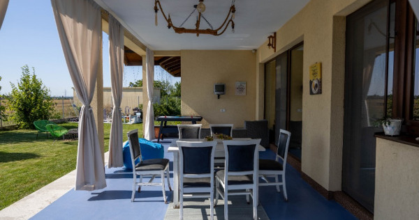 Casă tip Farmhouse la marginea pădurii, cu vedere spre Bucegi