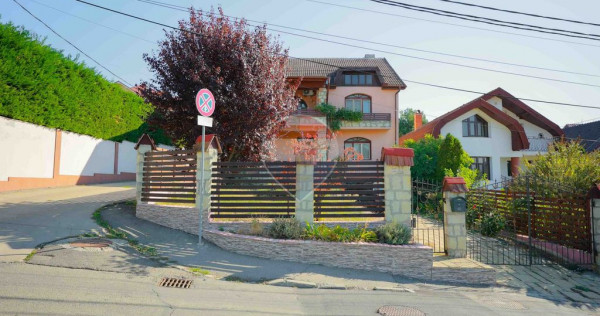 De v&acirc;nzare pe str. Branului, casă de renovat, 5 camere, teren 514 mp