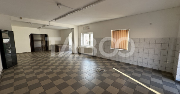 Spatiu comercial cu 2 camere 70 mpu vedere la strada Cristia