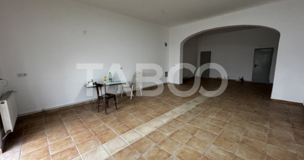 Spatiu comercial 50 mp de inchiriat in centrul Cristianului