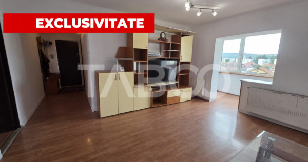 Apartament 3 camere decomandat de vanzare zona Campului supr