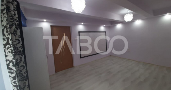 Apartament de vanzare 3 camere pretabil spatiu comercial zon