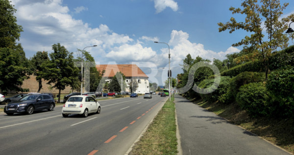 Apartament de vanzare 3 camere zona Bulevardului Corneliu Co