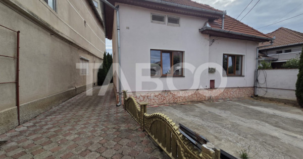 Casa 4 camere de vanzare zona Negoiu singur in curte