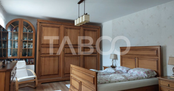 Casa 109 mp 4 camere pivnita terasa loc parcare curte comuna