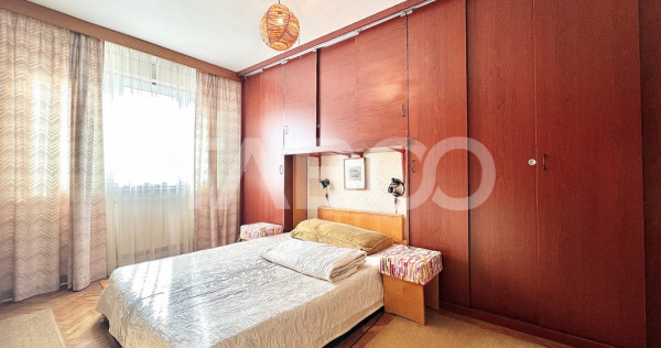 Apartament cu 4 camere de vanzare izolat la etaj intermediar