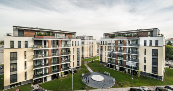 Apartament de vanzare 4 camere balcon boxa lift bloc nou zon